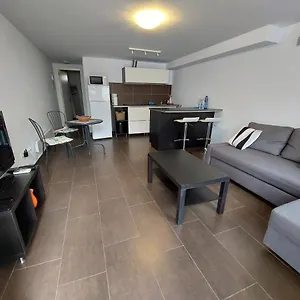 Modern Apartment, Walking Distance Of The Sea Apartamento
